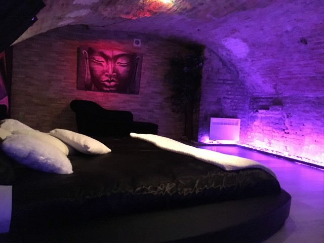 Photo suite de 80 M2 avec jacuzzy  Valenciennes Love room